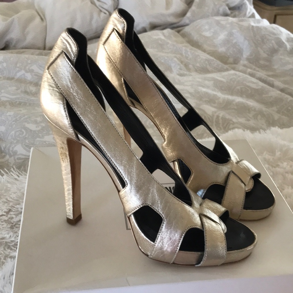 Givenchy gold leather pumps size 38.5